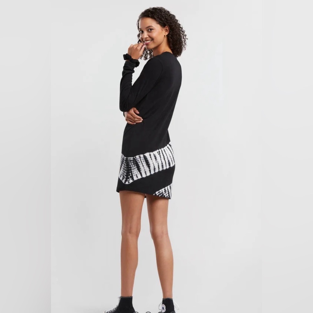 SPLENDID Shibori Black and white Long Sleeve Tie Dye Print Mini Jersey Dress - Picture 3 of 13